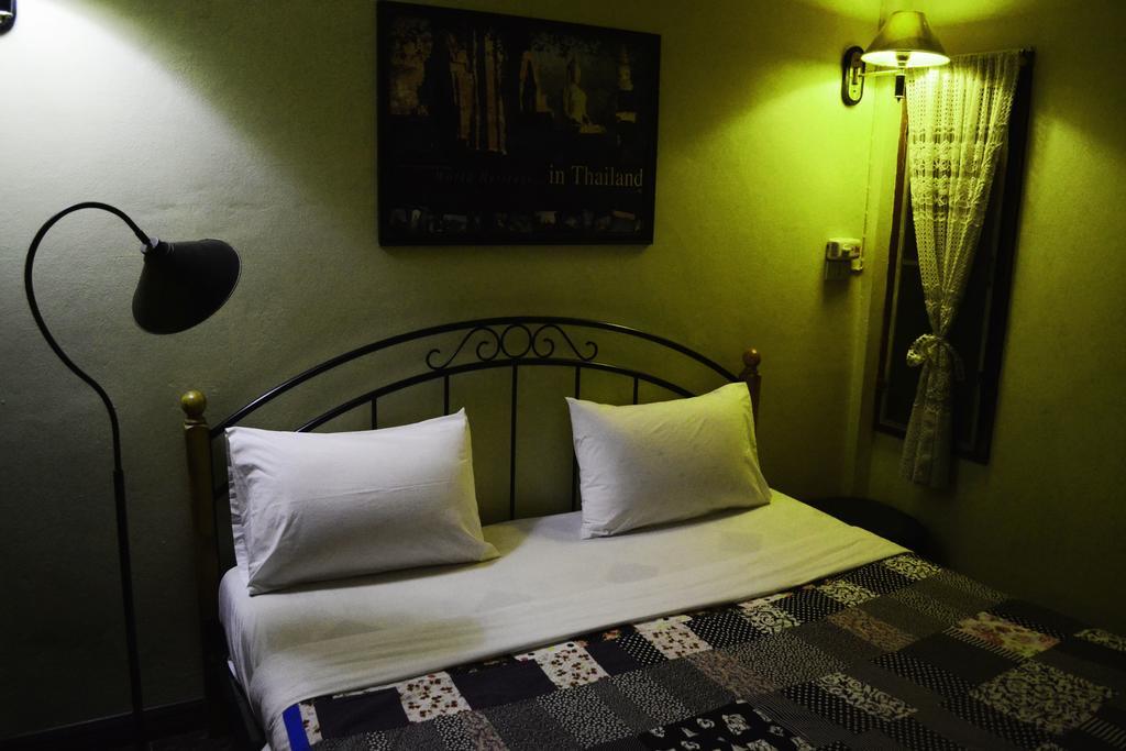 Brickhouse Ayutthaya Guesthouse Est 1986 Kültér fotó