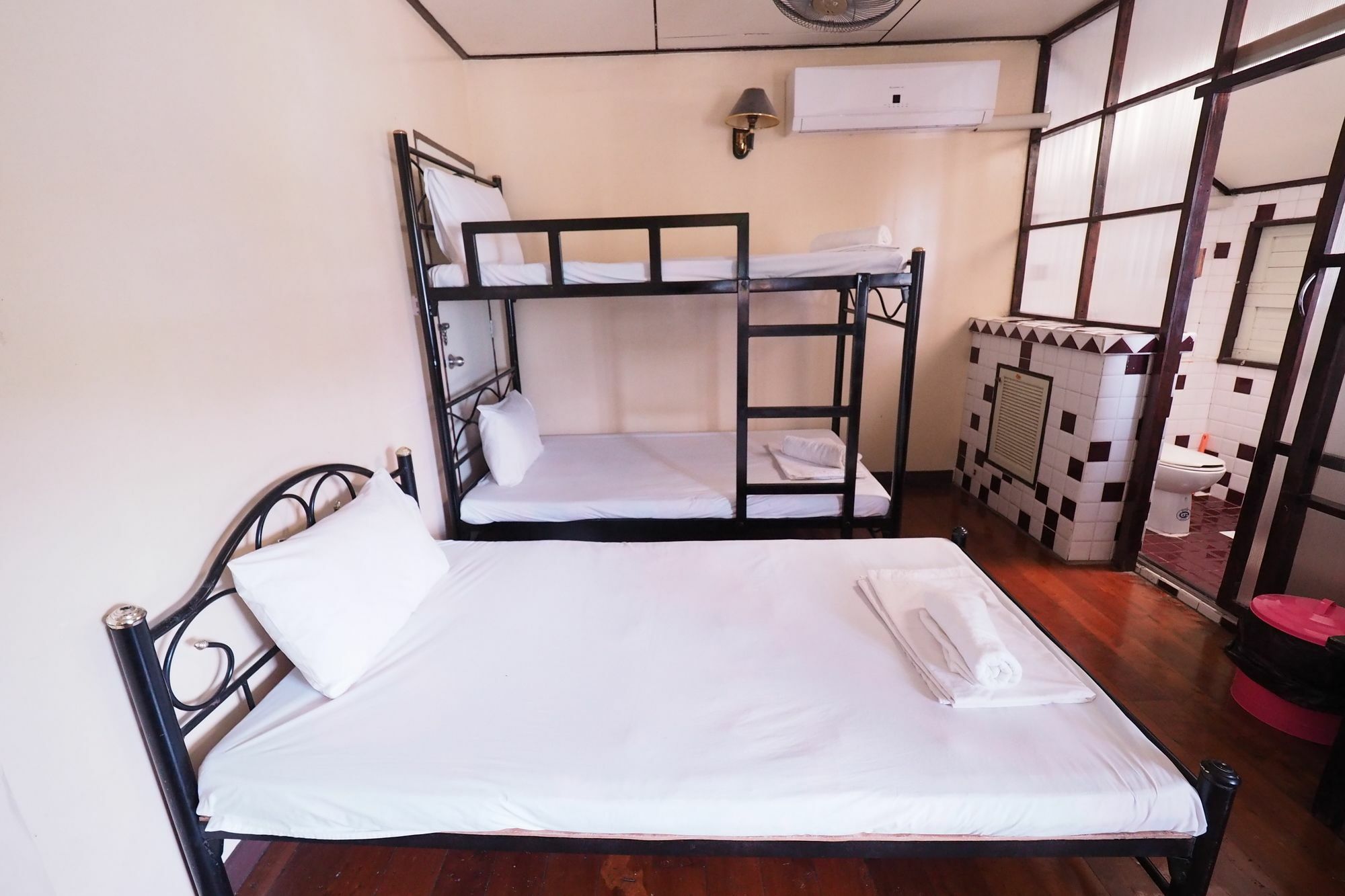 Brickhouse Ayutthaya Guesthouse Est 1986 Kültér fotó