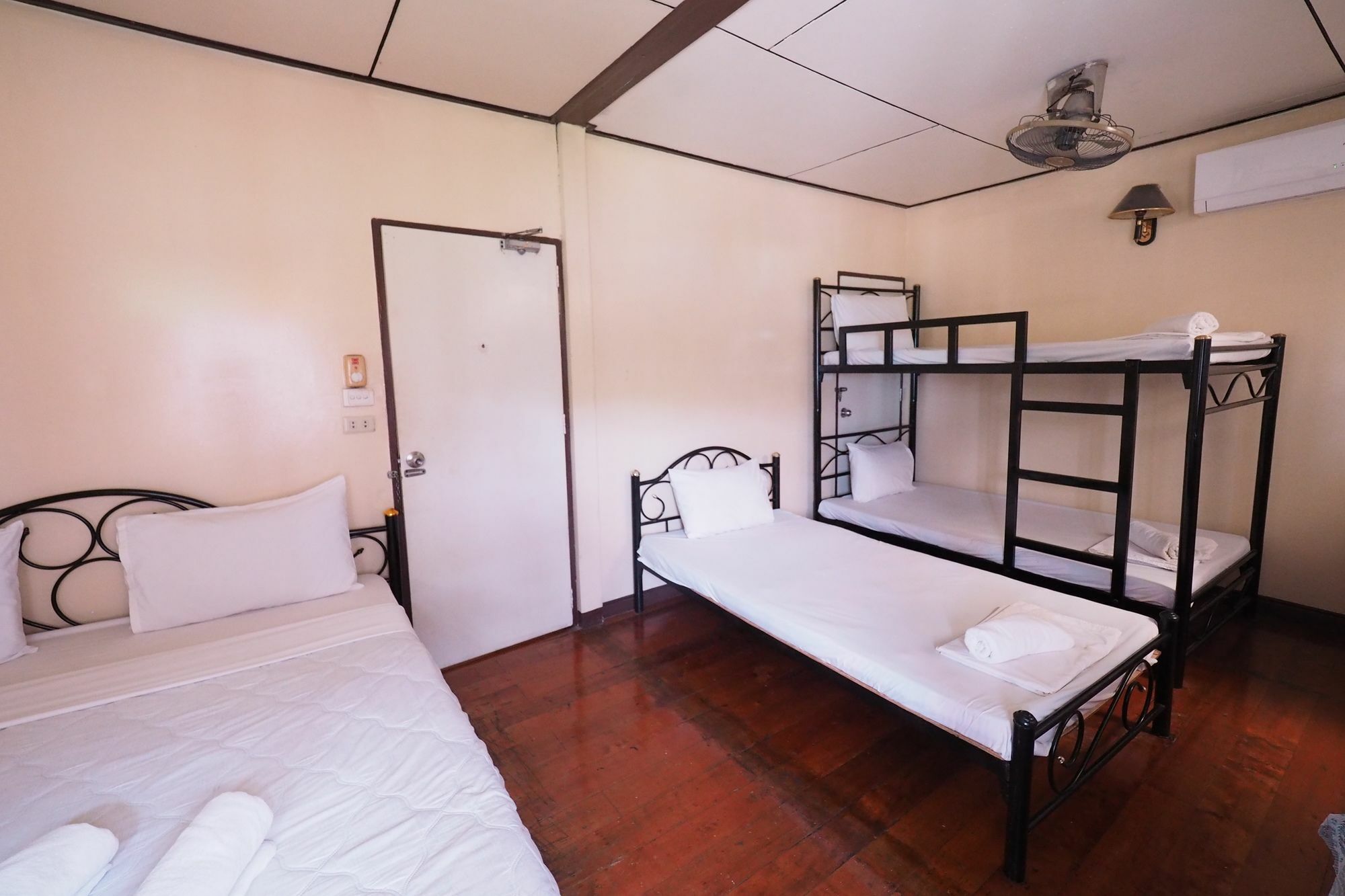 Brickhouse Ayutthaya Guesthouse Est 1986 Kültér fotó