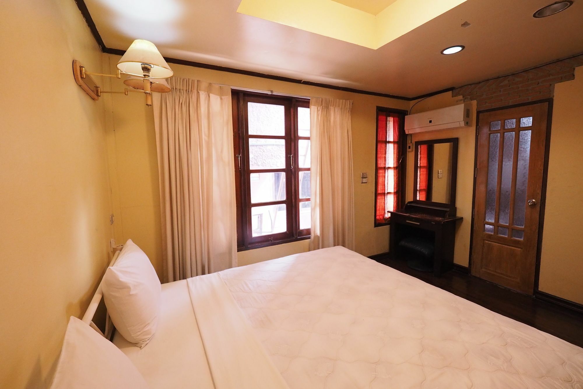 Brickhouse Ayutthaya Guesthouse Est 1986 Kültér fotó